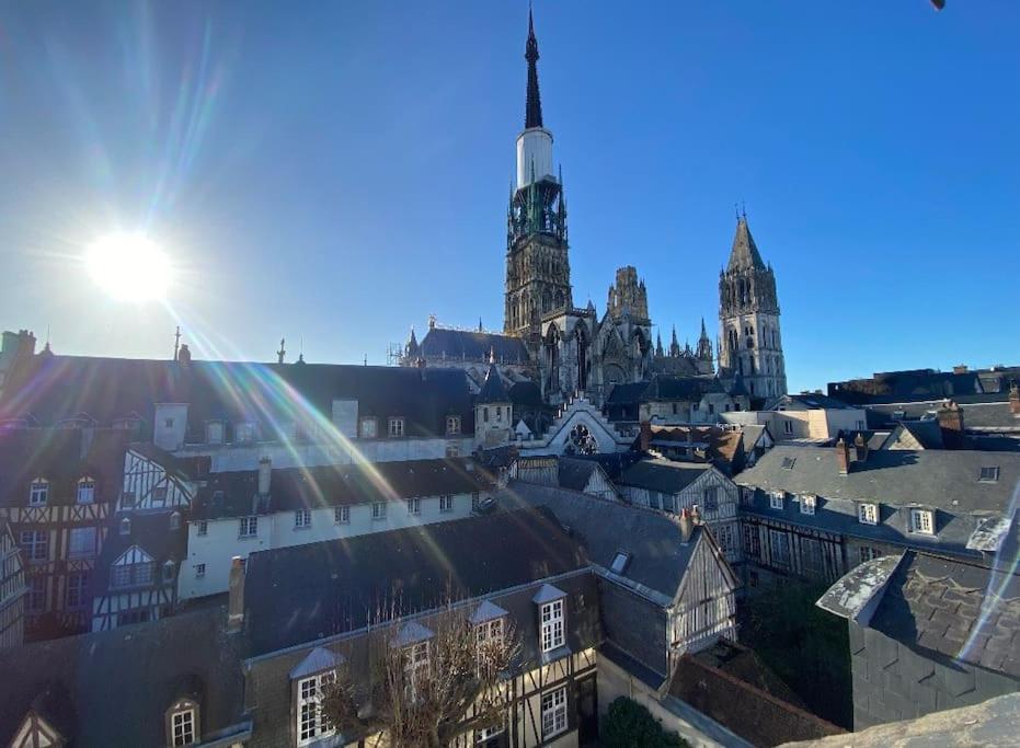 Sous Les Clochers De Rouen - Cathedrale Bagian luar foto